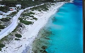 A 100metri dal mare difronte alla torre saracena.